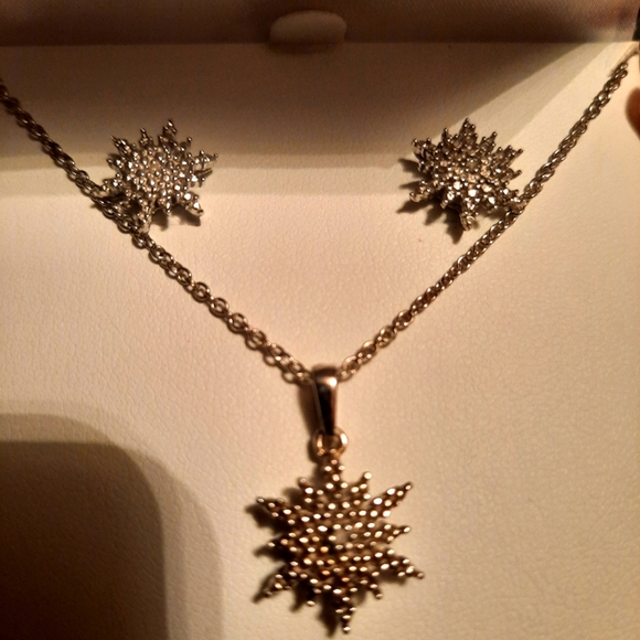 Snowflake earrings and necklace set - Picture 2 of 4